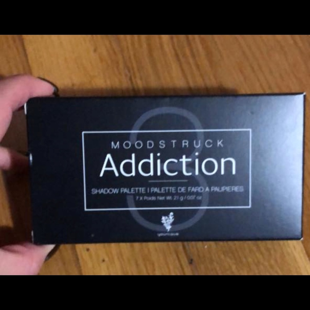 Younique Addiction Eye Shadow Palette 3